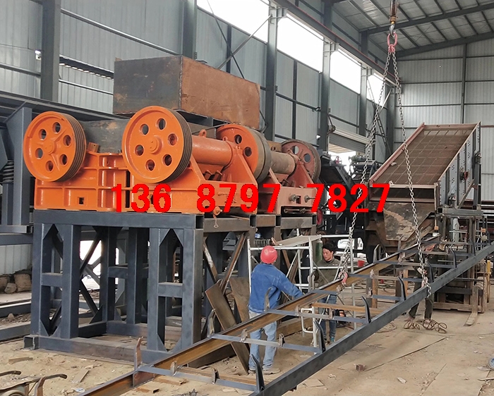 廣東客人碎石顎式破碎機(jī)現(xiàn)場